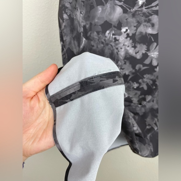 Athleta Women's Medium Zephyr Refined Tank Top Black Lumen Floral Activewear Gym - Picture 13 of 14